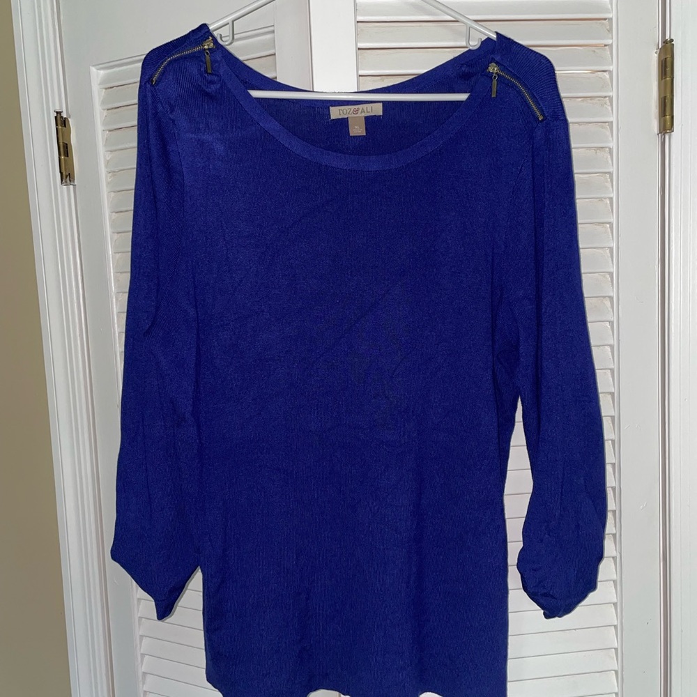 Roz & Ali Cobalt Blue Knit Top with Silver Zippers on Shoulders